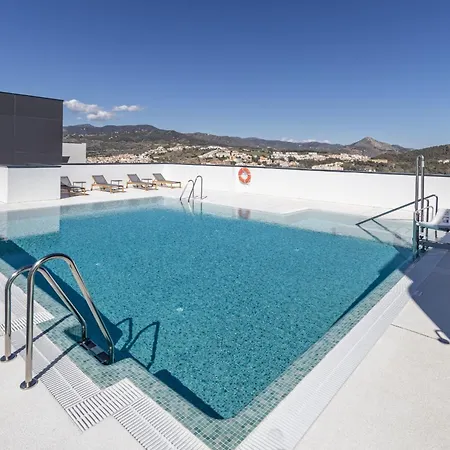 Skyline 2 Pool & Parking Free Apartment *