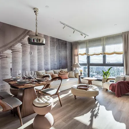 Skyline 2 Pool & Parking Free Apartment *